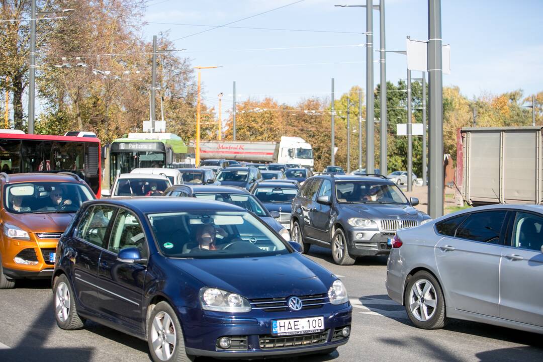 Pilies žiedas – vis dar vairuotojų galvos skausmas