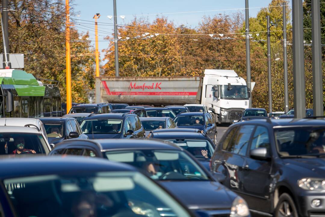 Pilies žiedas – vis dar vairuotojų galvos skausmas
