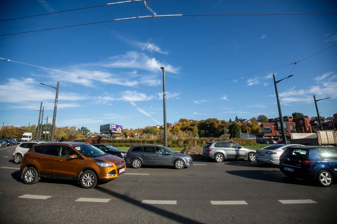 Pilies žiedas – vis dar vairuotojų galvos skausmas