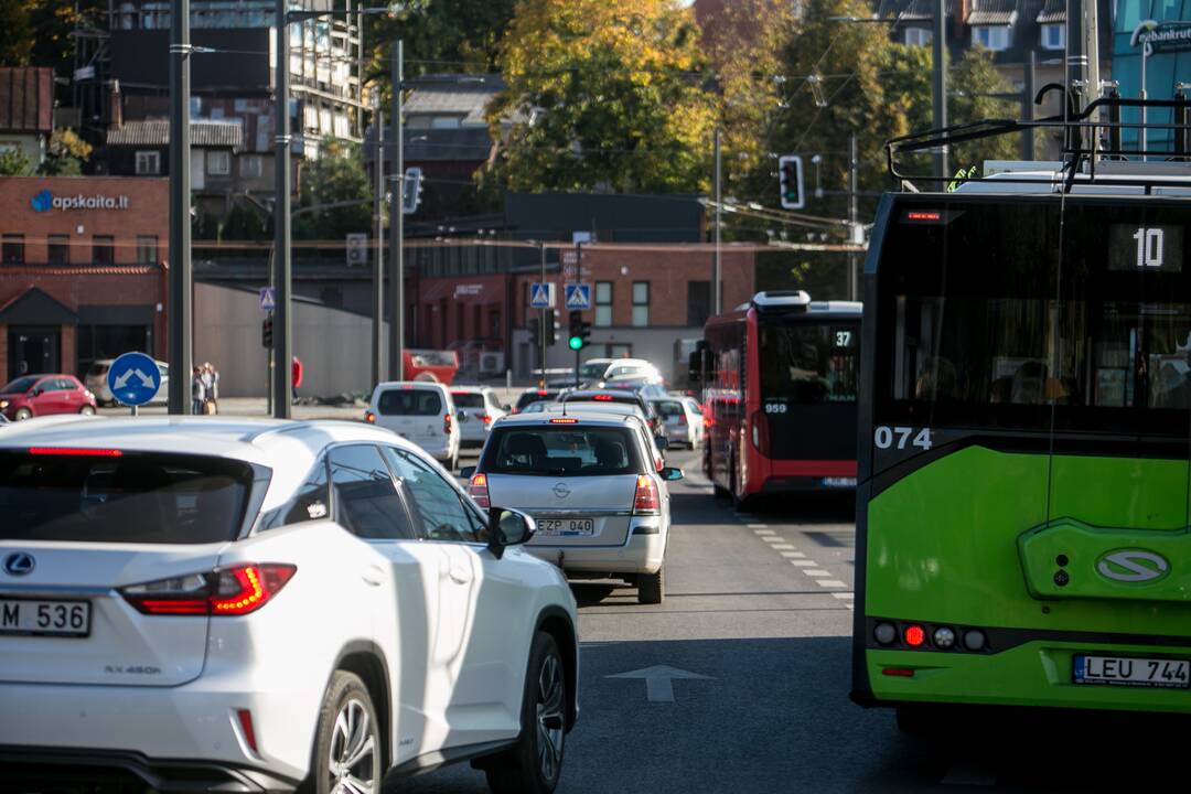 Pilies žiedas – vis dar vairuotojų galvos skausmas
