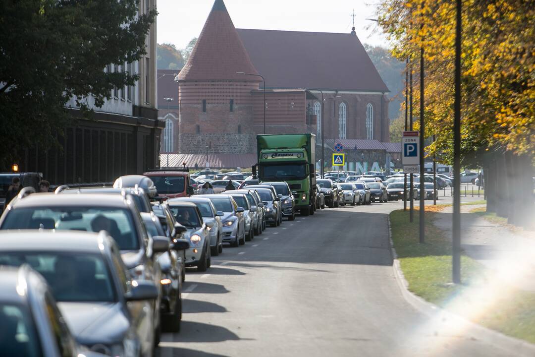 Pilies žiedas – vis dar vairuotojų galvos skausmas