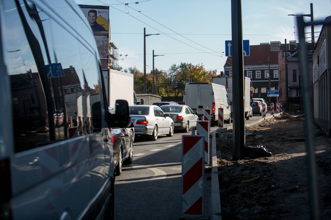 Pilies žiedas – vis dar vairuotojų galvos skausmas