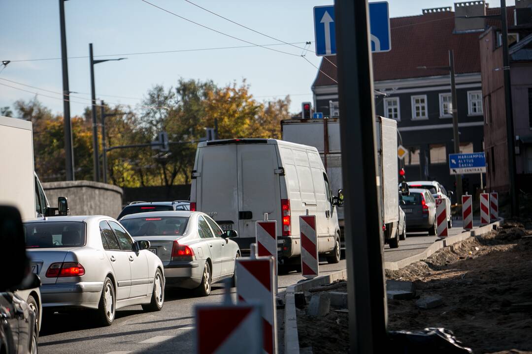 Pilies žiedas – vis dar vairuotojų galvos skausmas