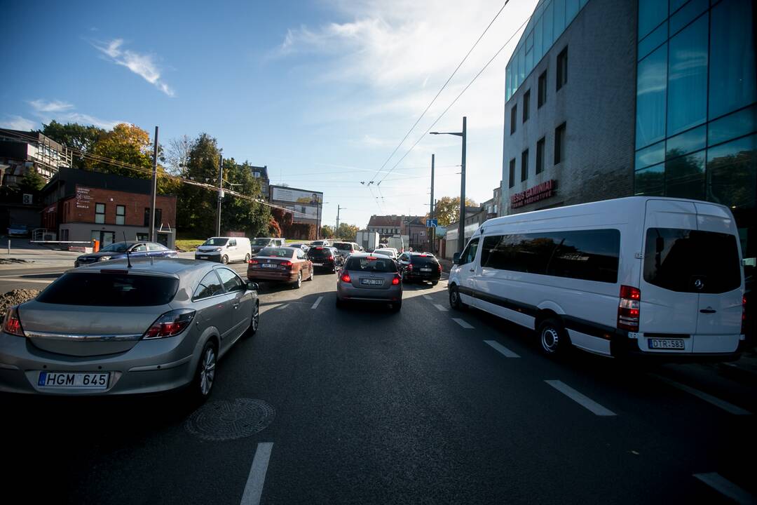 Pilies žiedas – vis dar vairuotojų galvos skausmas