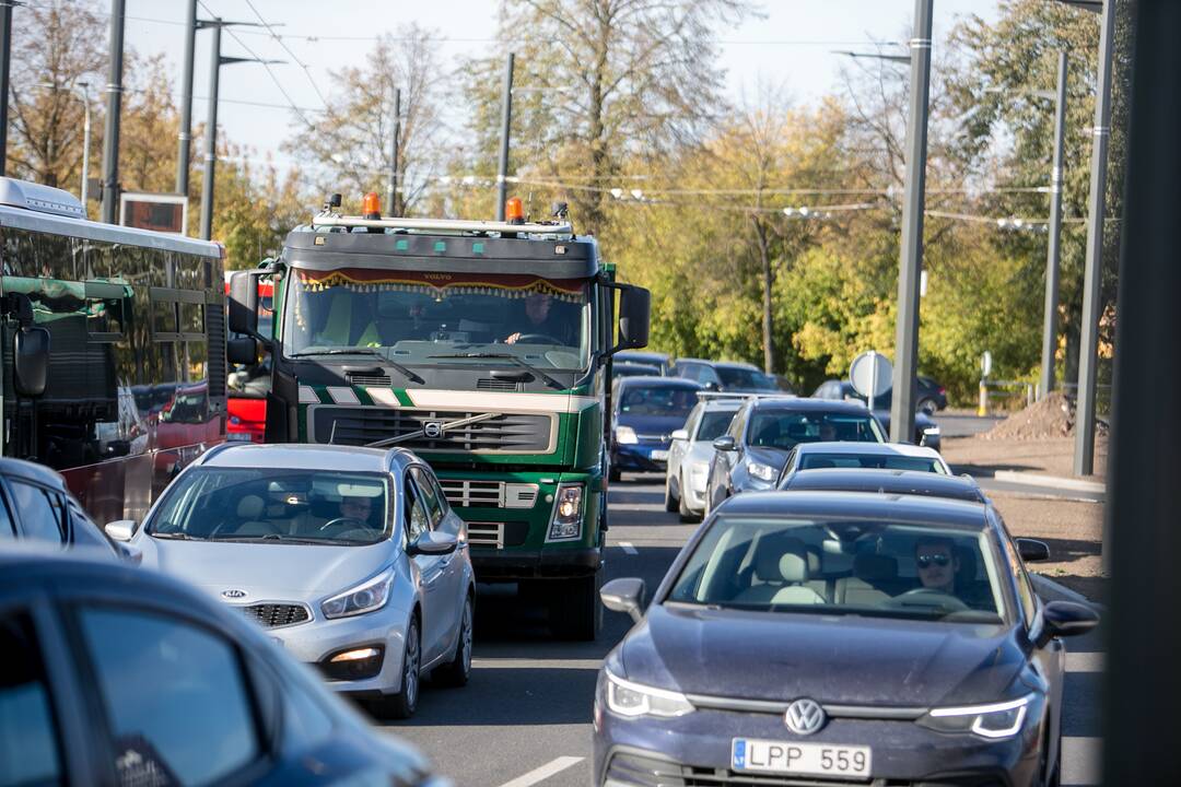 Pilies žiedas – vis dar vairuotojų galvos skausmas