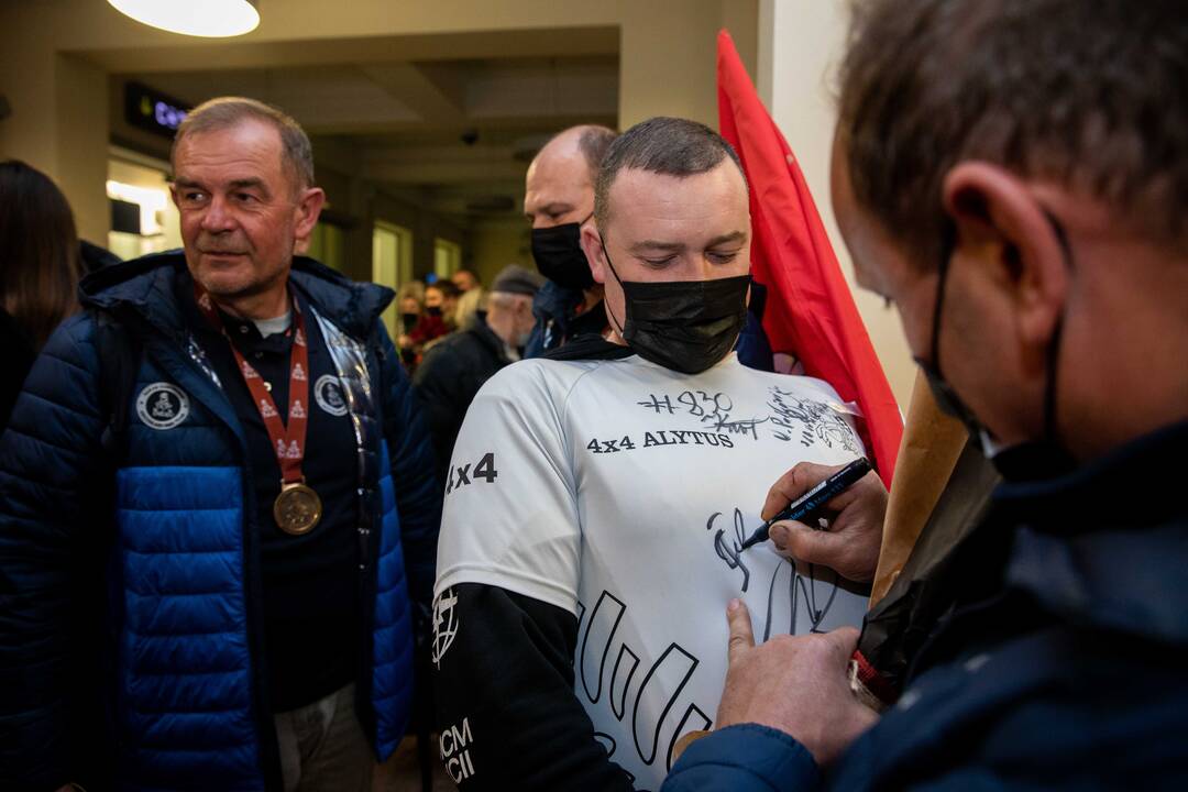Iš Dakaro grįžo V. Valiukevičius ir P. Kavaliauskas