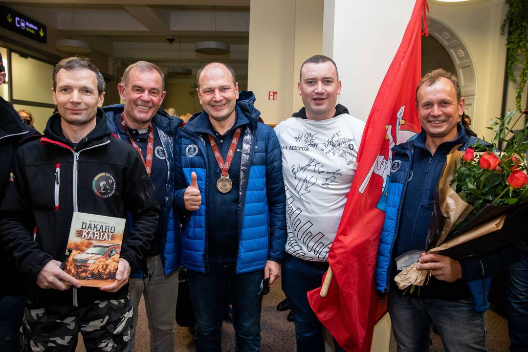 Iš Dakaro grįžo V. Valiukevičius ir P. Kavaliauskas