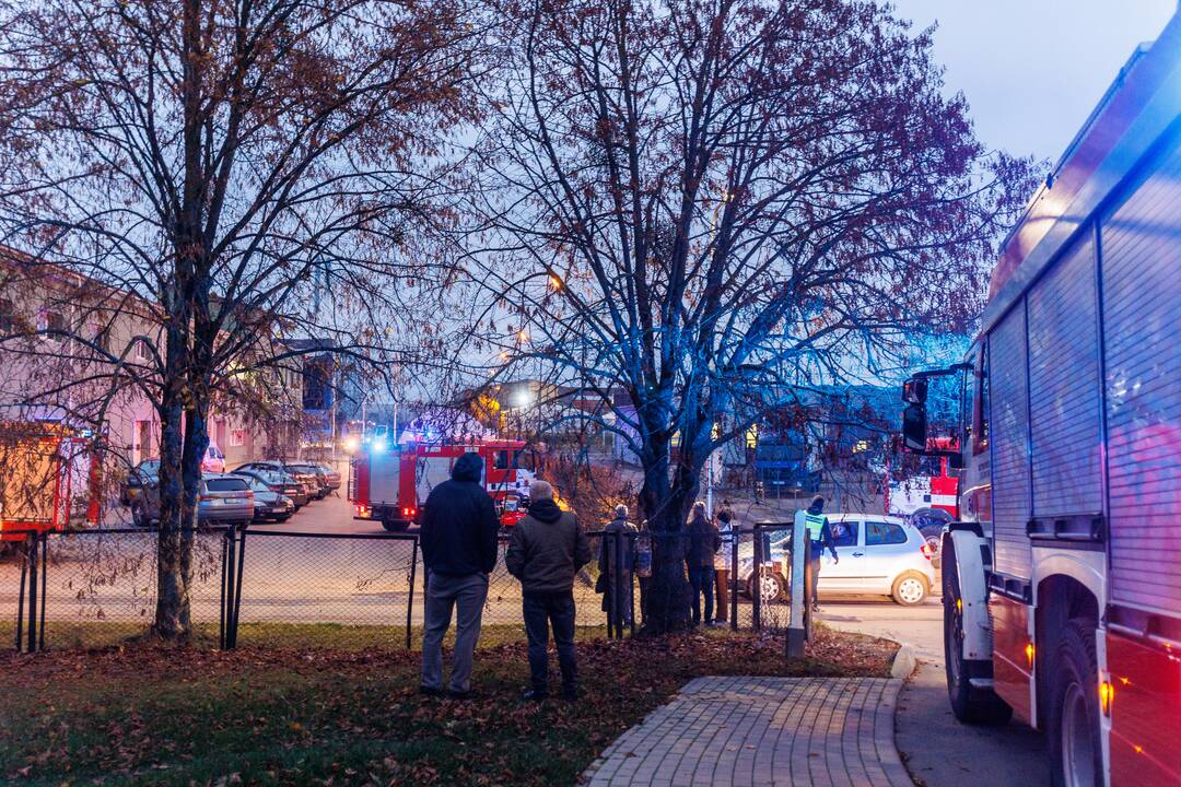 Gaisras Garliavos įmonėje „Baltijos polistirenas“
