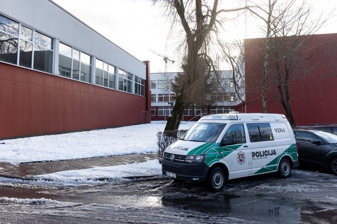 Po incidento su sprogmeniu mokyklos raginamos „apsiginkluoti“: ar visose tai įmanoma?