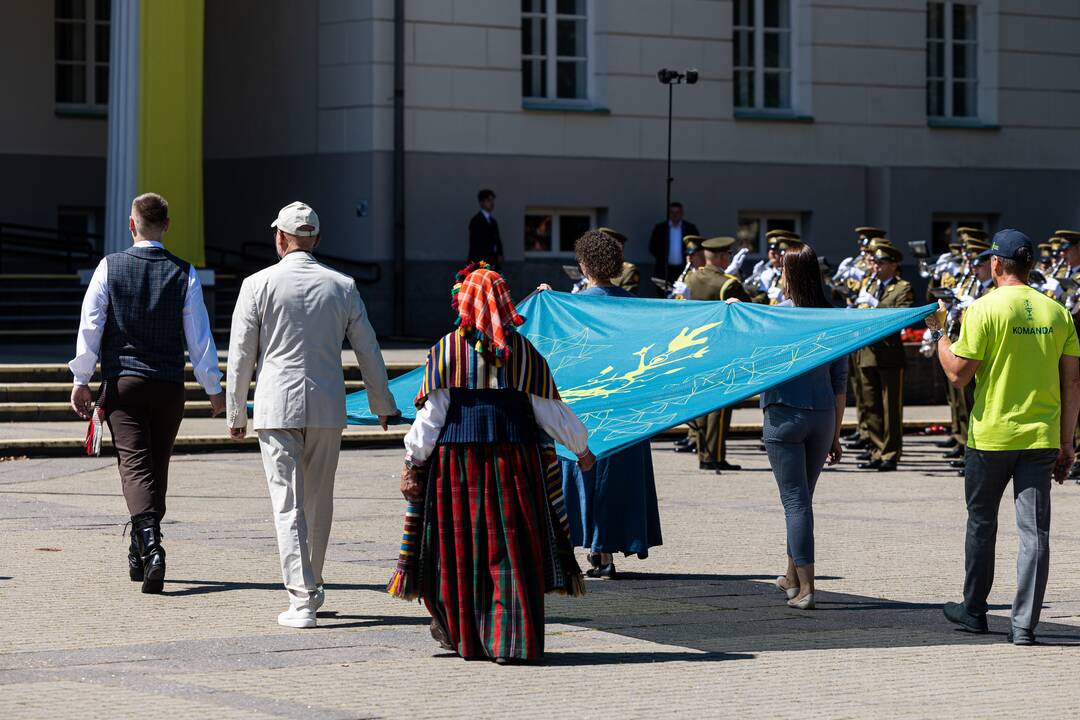 Dainų šventės vėliavos pakėlimo ceremonija Vilniuje