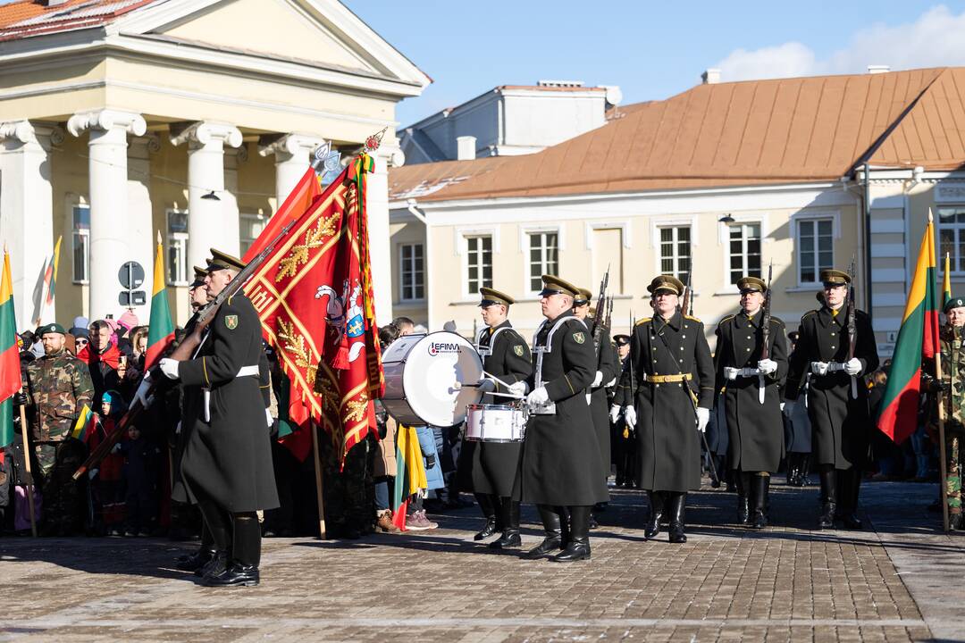 Baltijos valstybių vėliavų pakėlimo ceremonija Simono Daukanto aikštėje