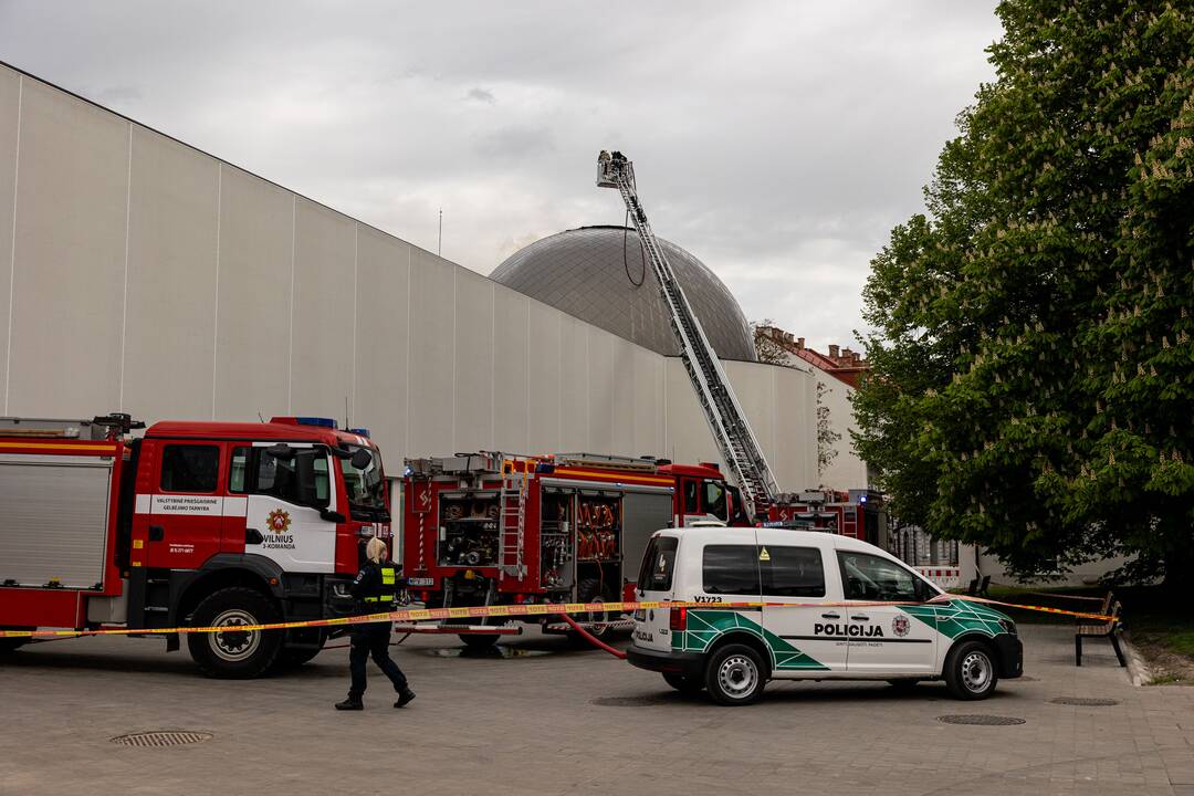 Vilniuje užsiliepsnojo planetariumo stogas