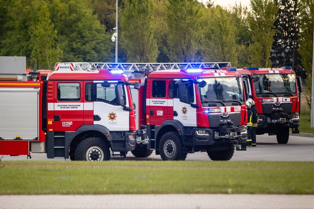Nesibaigia: dar vienoje atliekų rūšiavimo įmonėje kilo gaisras