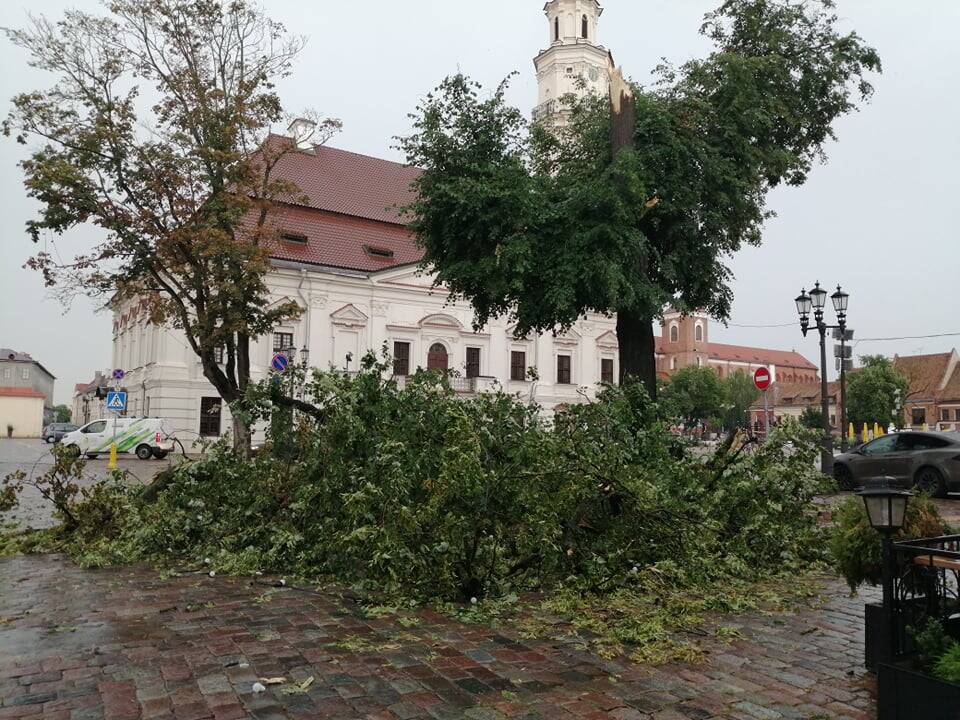 Po alinančios kaitros Kauną nuplovė liūtis