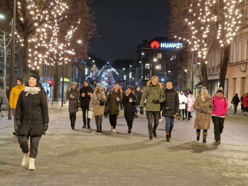 Į Kauno kalėdinės eglės įžiebimą susirinko tūkstantinė minia