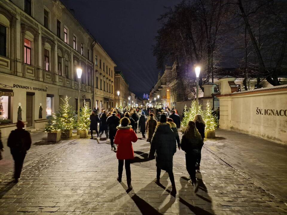 Į Kauno kalėdinės eglės įžiebimą susirinko tūkstantinė minia
