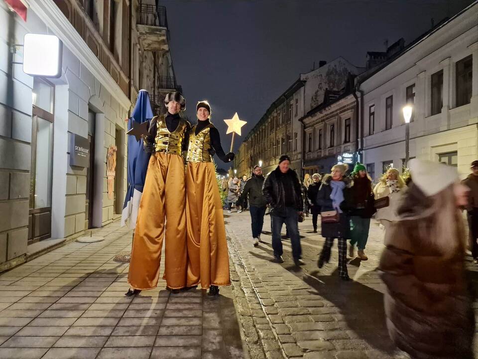 Į Kauno kalėdinės eglės įžiebimą susirinko tūkstantinė minia