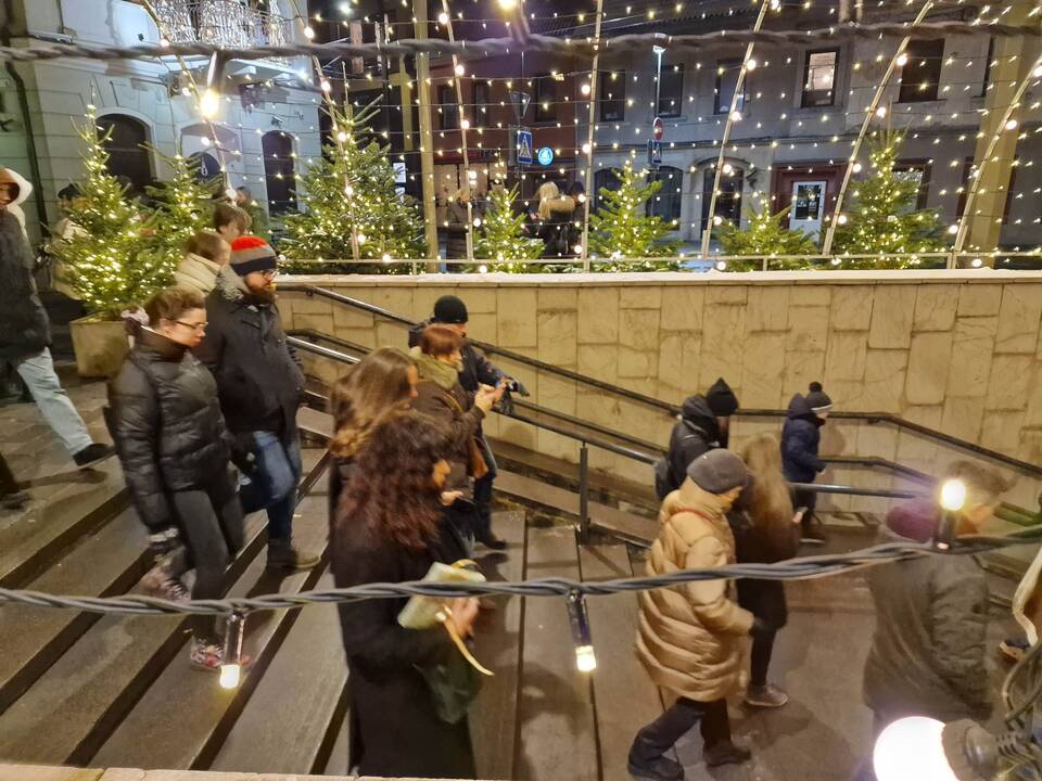Į Kauno kalėdinės eglės įžiebimą susirinko tūkstantinė minia