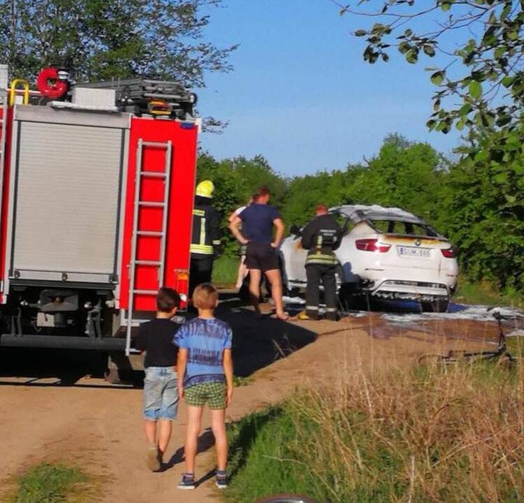 Užliedžiuose supleškėjo prabangus BMW