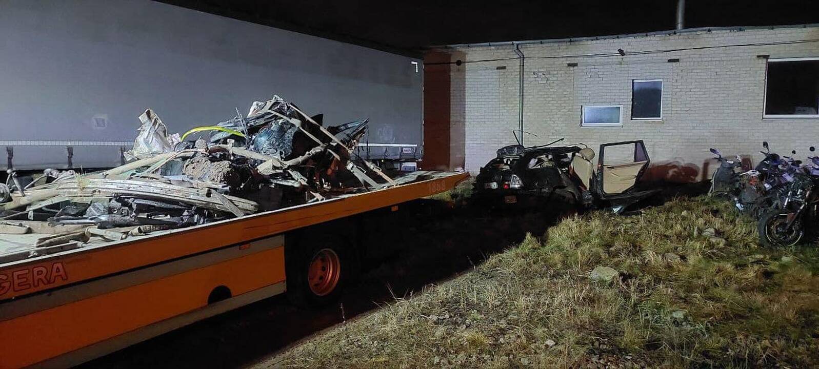 Iš BMW Joniškio rajone liko tik metalo krūva.