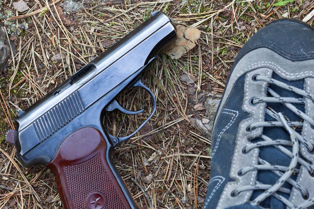Pakaunės miške vyras rado pistoletą