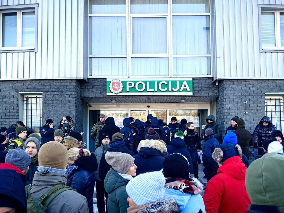 Kaune dingusios mergaitės paieškos ir vietovės