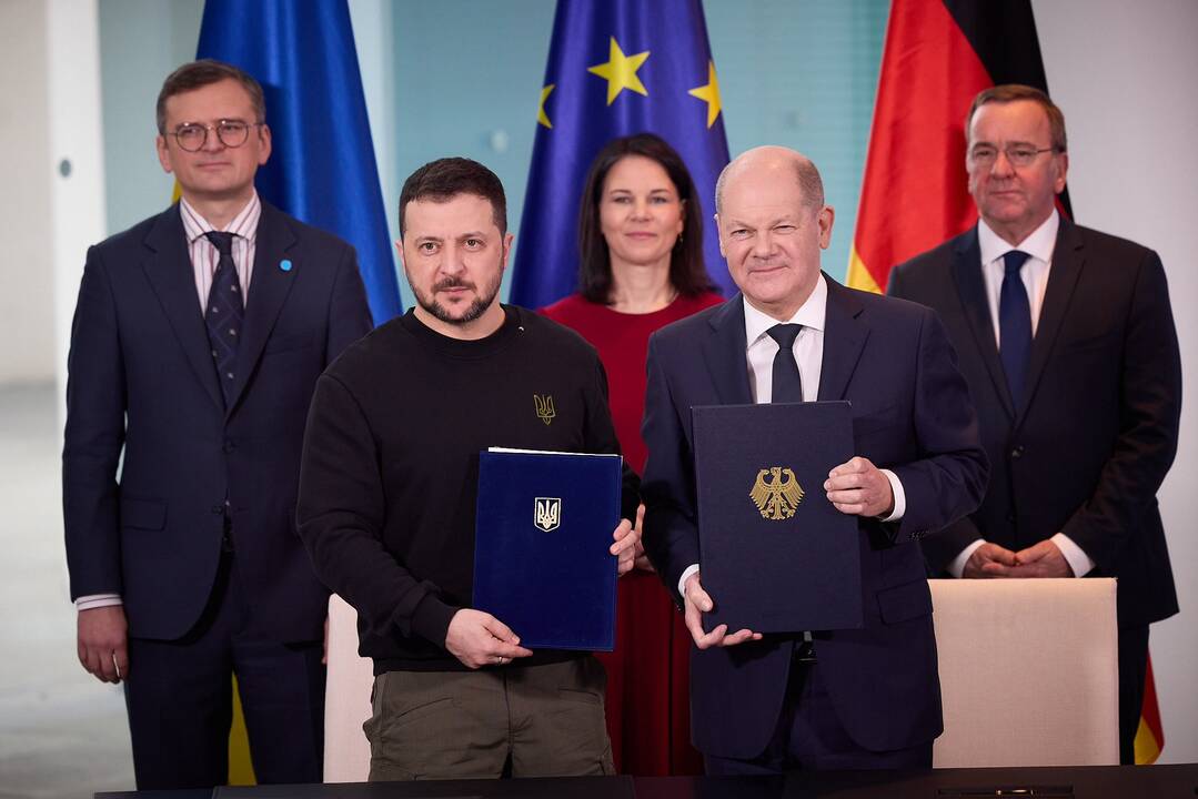 V.  Zelenskis pasirašė saugumo susitarimus su Vokietija ir Prancūzija