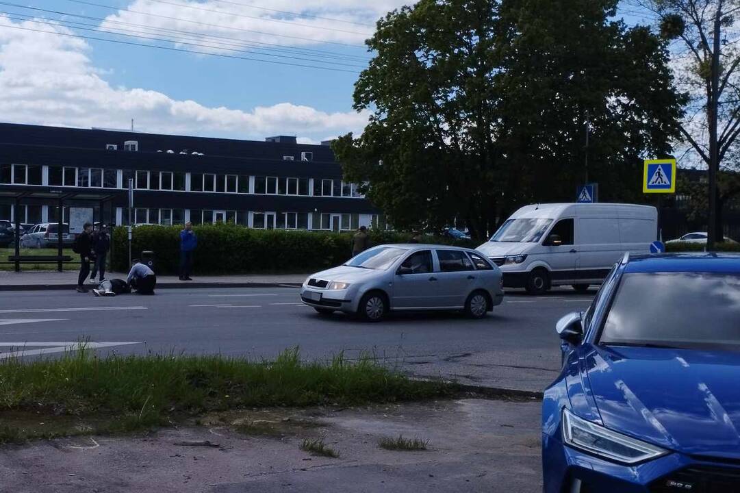 Draugystės gatvėje, perėjoje, mikroautobusas partrenkė moterį