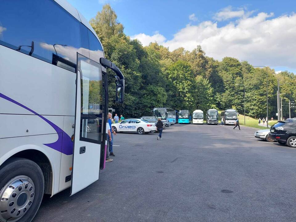 Prie Dariaus ir Girėno stadiono rikiuojasi pirmieji E. Sheerano gerbėjai