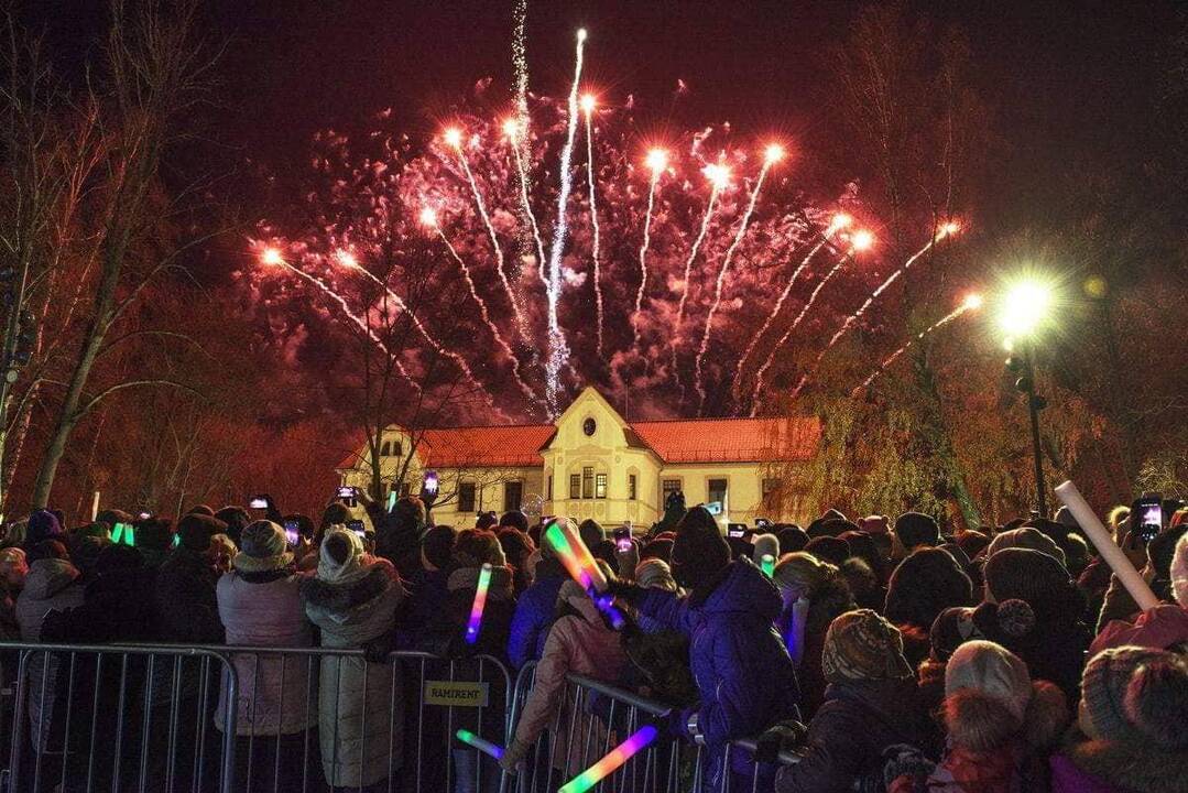 Palangoje įžiebta Kalėdų eglė