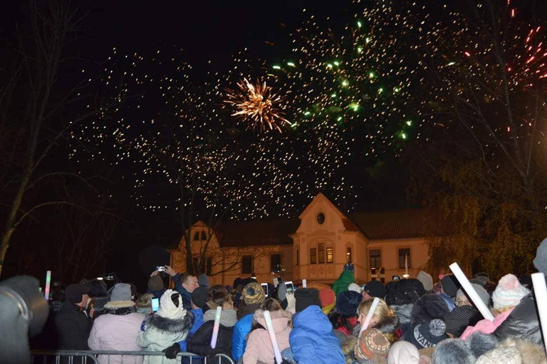 Palangoje įžiebta Kalėdų eglė