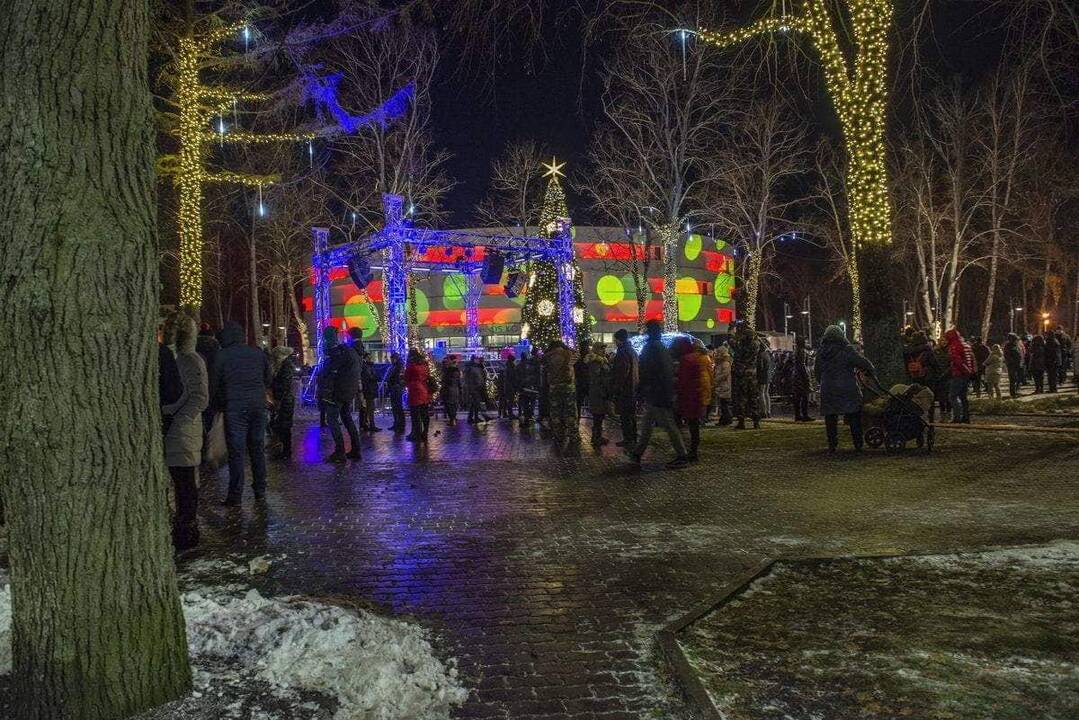 Palangoje įžiebta Kalėdų eglė