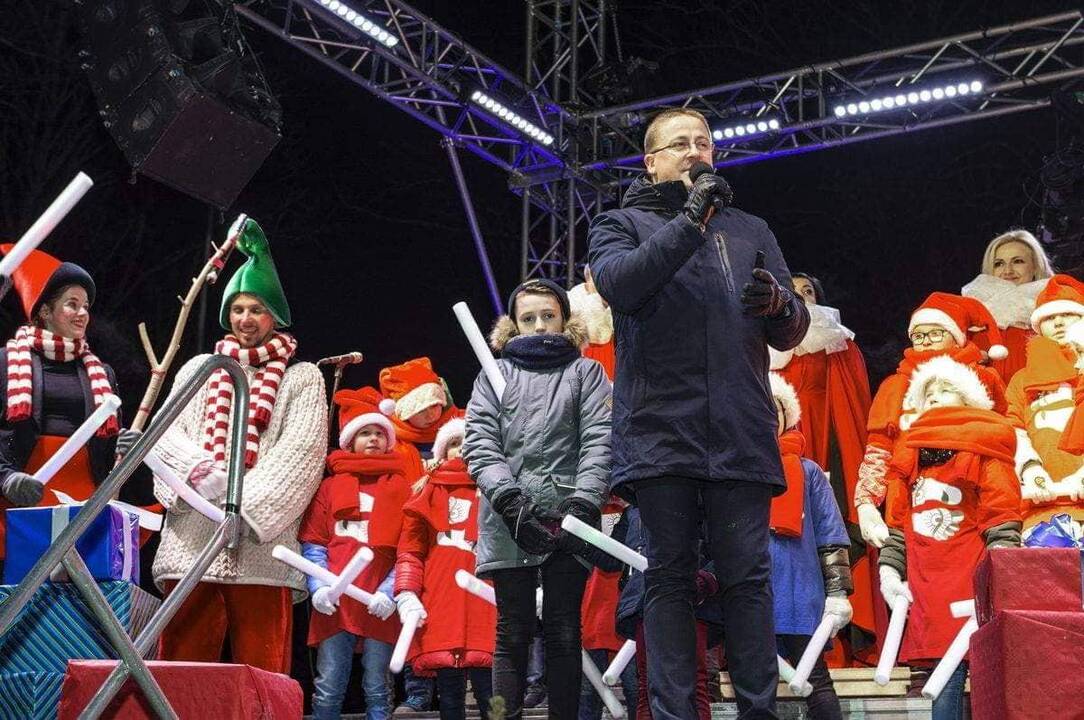 Palangoje įžiebta Kalėdų eglė