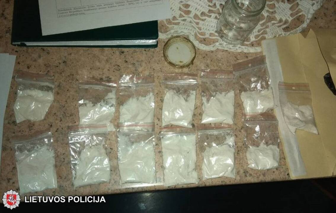 Sulaikyti į Alytaus pataisos namus narkotikus tiekę du vyrai