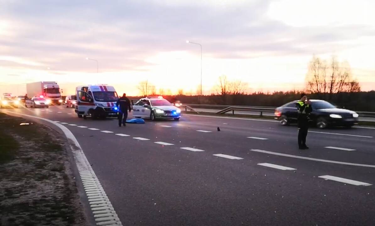 Tragiška nelaimė Islandijos plente: motociklininkas mirtinai partrenkė moterį