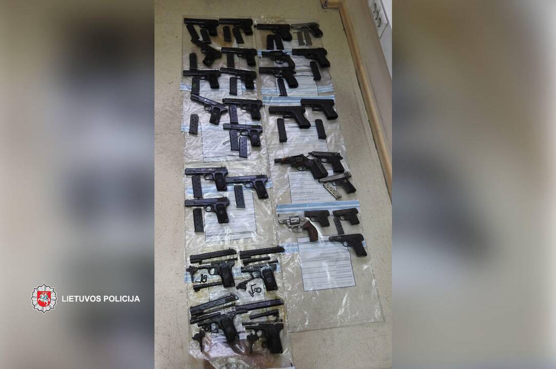 Slaptos operacijos metu išimta šimtai nelegalių ir pavojingų šaunamųjų ginklų
