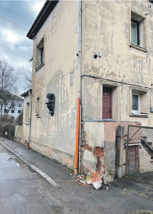 Situacija: kol vyksta teismai, architektūriniu paveldo objektu pripažinto namo, kuriame gyveno I.Simonaitytė, negalima tvarkyti.