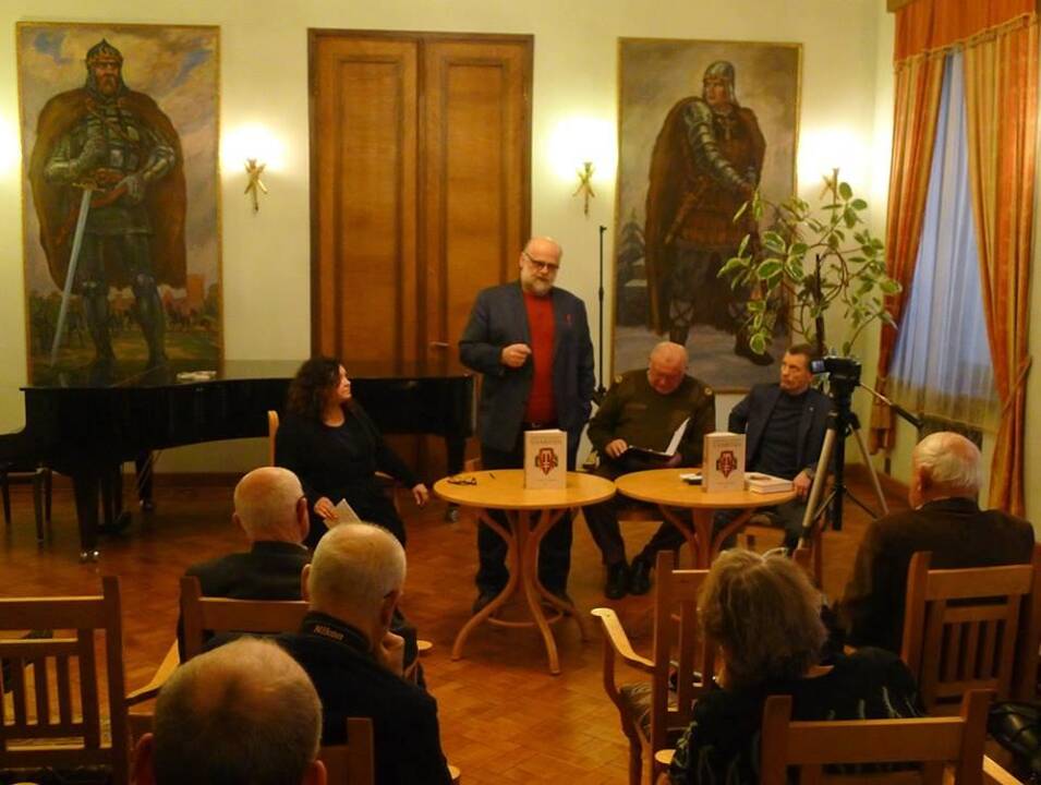 Istorija: pirmieji asmens sargybiniai pradėjo dirbti 1990-ųjų kovo 21 d.