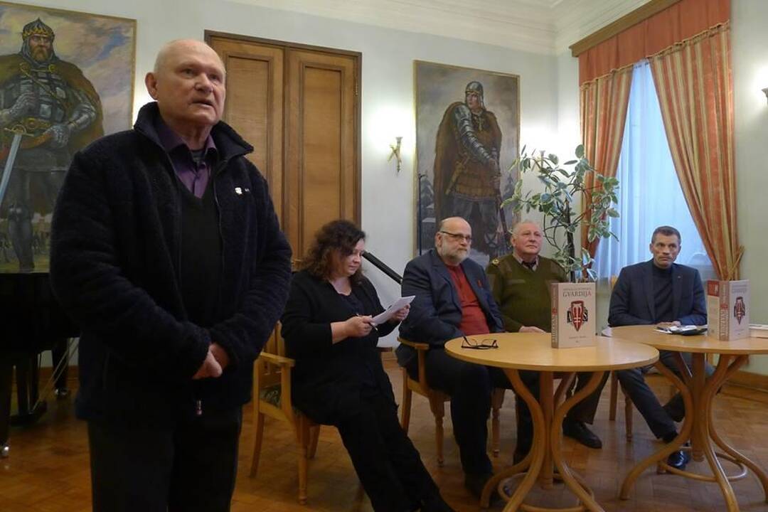 Istorija: pirmieji asmens sargybiniai pradėjo dirbti 1990-ųjų kovo 21 d.