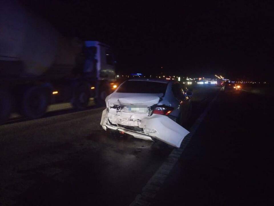 Nuostoliai: moters vairuojamas automobilis "Škoda" susidūrė su dviem "Honda" automobiliais, "BMW" ir "Rover".