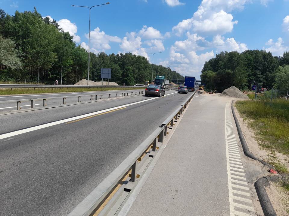 Saugumas: tikimasi, kad naujieji atitvarai kelio darbų zonose padidins eismo dalyvių ir darbuotojų saugumą.