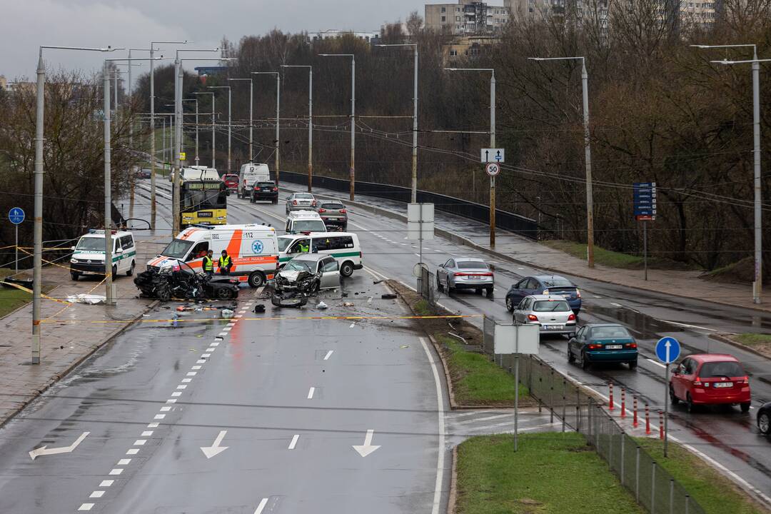 Tragiška avarija Vilniuje ant Valakupių tilto 