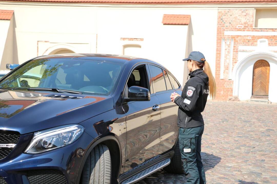 Neeilinis policijos reidas Rotušės aikštėje