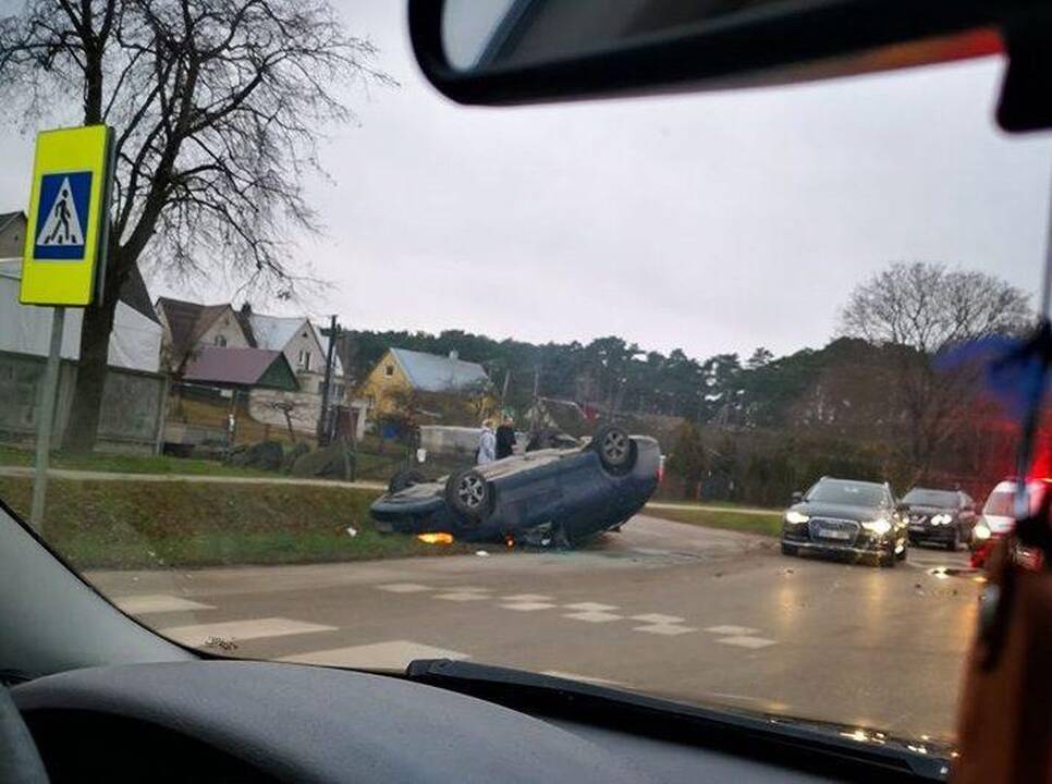 Situacija: techninės apžiūros kontrolierius negali daryti nieko kito, kaip tik atkreipti dėmesį į pavojų keliančius automobilio trūkumus ir apeliuoti į vairuotojo sveiką protą.