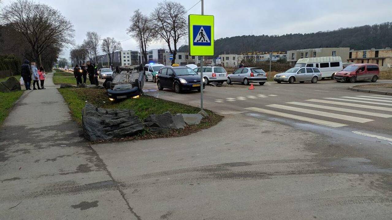 Situacija: techninės apžiūros kontrolierius negali daryti nieko kito, kaip tik atkreipti dėmesį į pavojų keliančius automobilio trūkumus ir apeliuoti į vairuotojo sveiką protą.