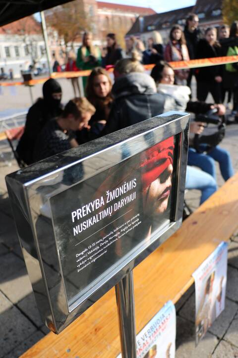 Kauno pareigūnai pademonstravo pagrindines prekybos žmonėmis formas