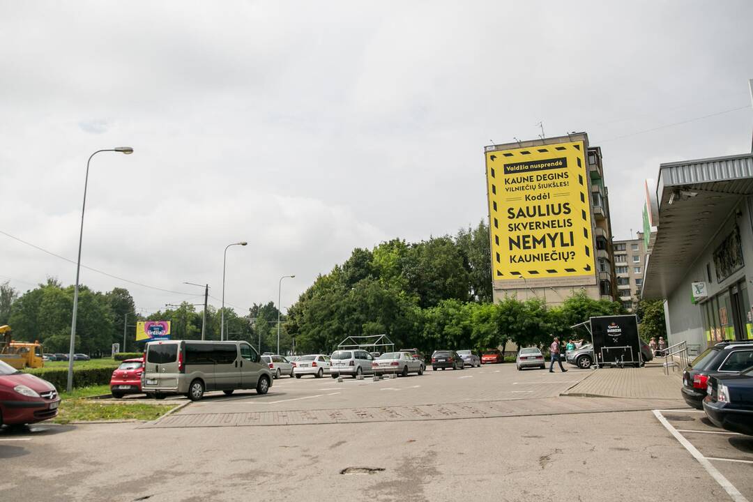 Dėmesys: kauniečiai į S.Skvernelį kreipėsi dideliu plakatu.