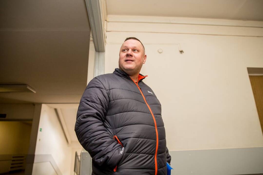 Piktybinis: teisėsaugininkų duomenimis, vos paleistas iš suėmimo kitoje panašioje byloje dėl nepilnamečių tvirkinimo A.Ulvidas vėl ėmė vežtis paaugles į gamtą ir ten šokti šioms nuogas.