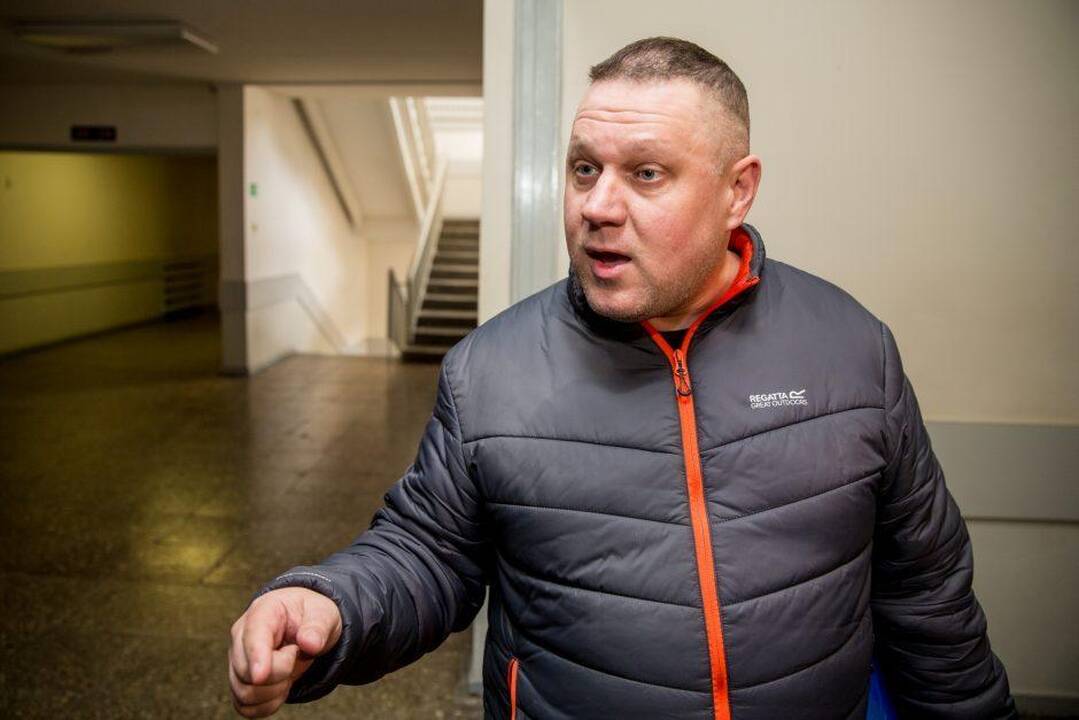 Piktybinis: teisėsaugininkų duomenimis, vos paleistas iš suėmimo kitoje panašioje byloje dėl nepilnamečių tvirkinimo A.Ulvidas vėl ėmė vežtis paaugles į gamtą ir ten šokti šioms nuogas.