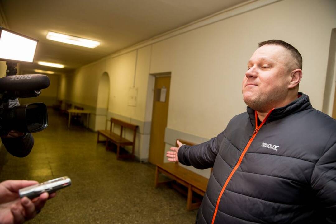 Piktybinis: teisėsaugininkų duomenimis, vos paleistas iš suėmimo kitoje panašioje byloje dėl nepilnamečių tvirkinimo A.Ulvidas vėl ėmė vežtis paaugles į gamtą ir ten šokti šioms nuogas.